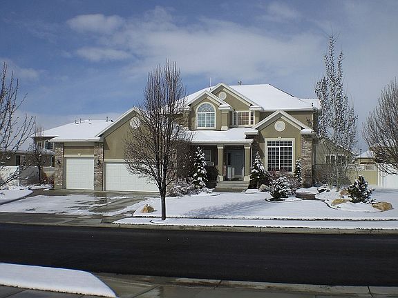 3rd image of 6442 S Mount Hood Dr