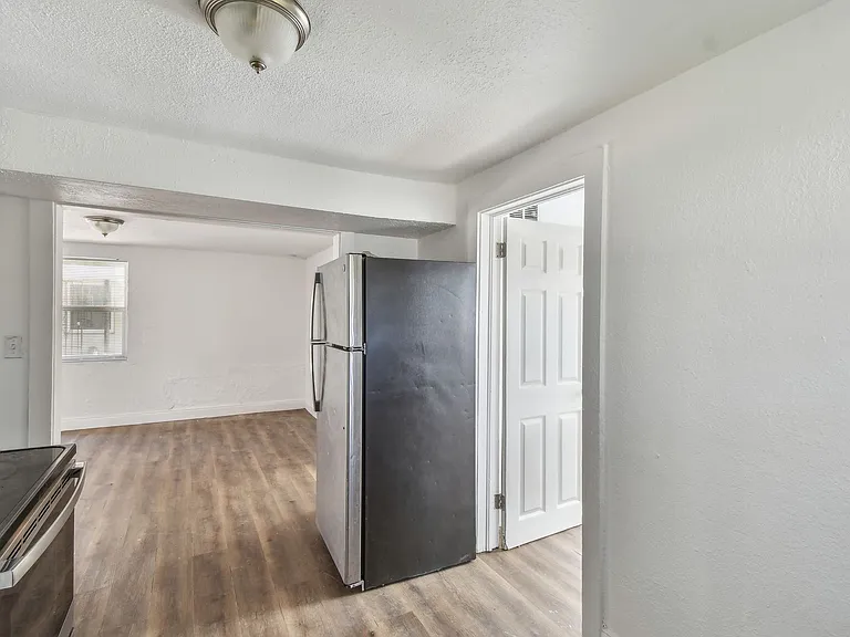 1330 Barnett St — Photo 12