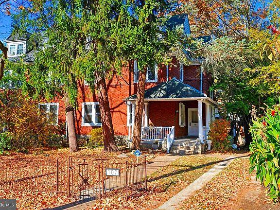 2nd image of 107 E Gowen Ave