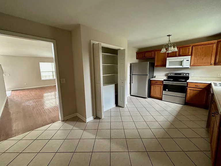 61 Hugo Dr — Photo 10