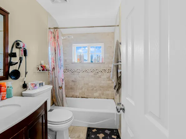 23 Deirdre Court image 13 of 25