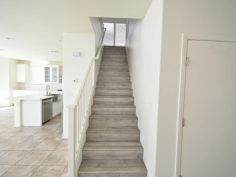 3041 Lake Como Ave — Photo 16