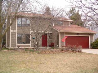 1210 Oakwood Ct, Stoughton, WI 53589