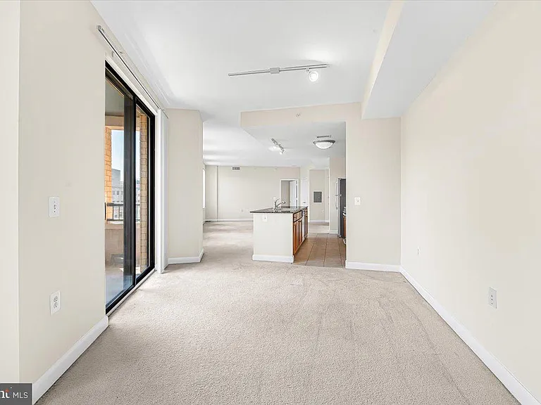 400 Massachusetts Ave NW #820 — Photo 16
