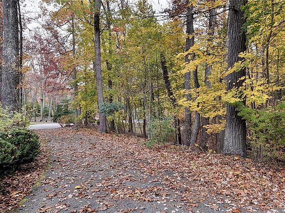 3rd image of 1384 Shady Ln