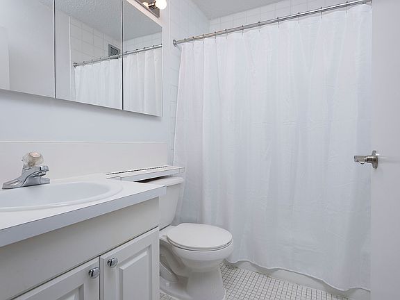 5th image of 230 W 55th St APT 27C
