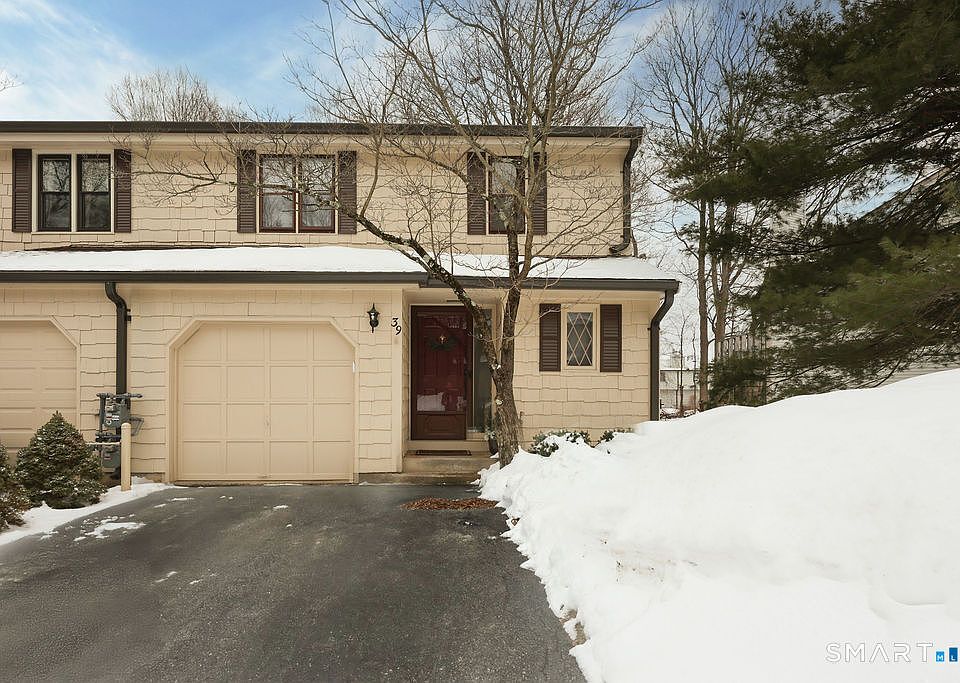 1st image of 39 Schoolhouse Crossing