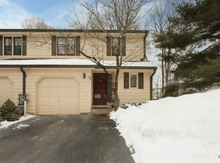 39 Schoolhouse Xing #39, Wethersfield, CT 06109