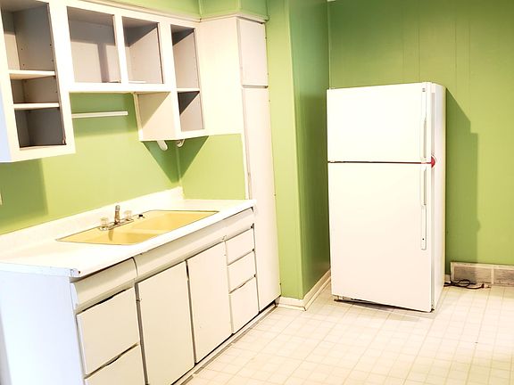 3rd image of 810 Millie St #1