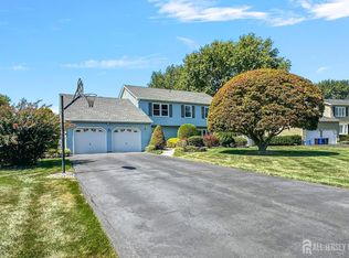 7 Wheatley Rd, Manalapan, NJ 07726