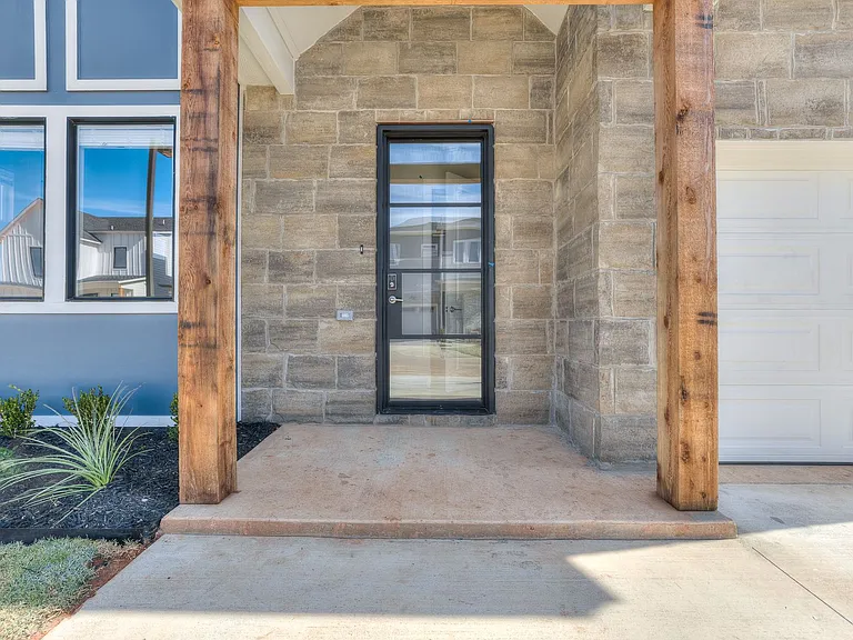2523 NW 132nd Pl — Photo 4