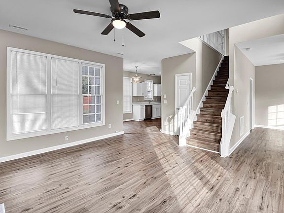 Living Room looking into Kitchen and breakfast nook