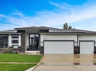9573 Larchwood Dr, West Des Moines, IA 50266