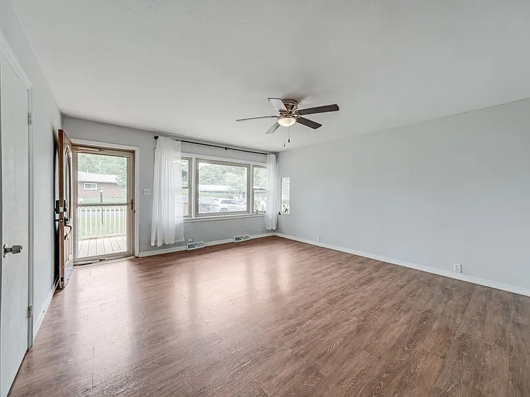 615 Breen Dr — Photo 5
