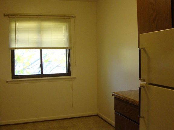 2nd image of 602 Washington St SE APT 1