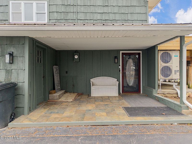3rd image of 212 Spencer Road