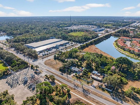 2nd image of 14 Old Venice Rd #100