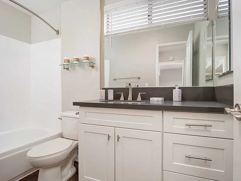 Los Robles Apartments — Photo 52
