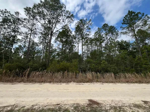 215 Royal Avenue, Interlachen, FL 32148