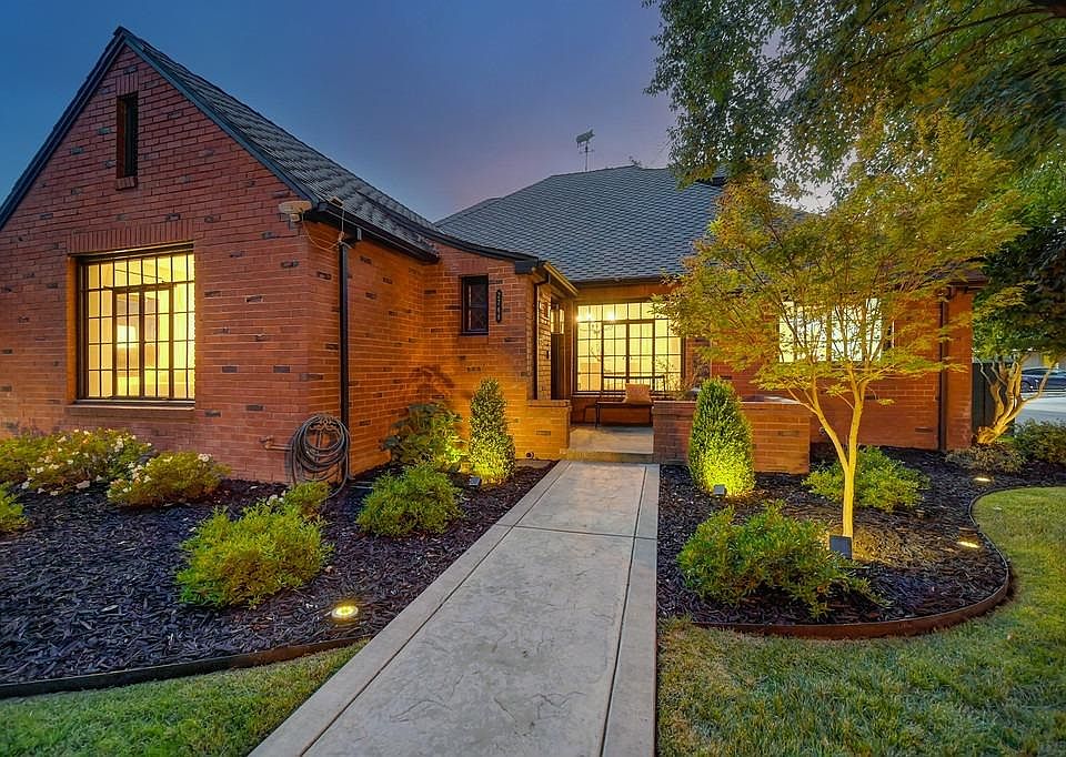 1st image of 2768 Land Park Dr