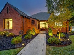 2768 Land Park Dr, Sacramento, CA