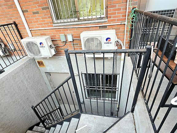 3rd image of 4210 164 Street
