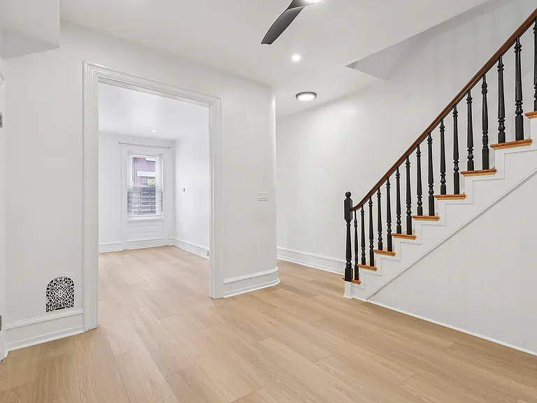 1713 Monument St — Photo 3