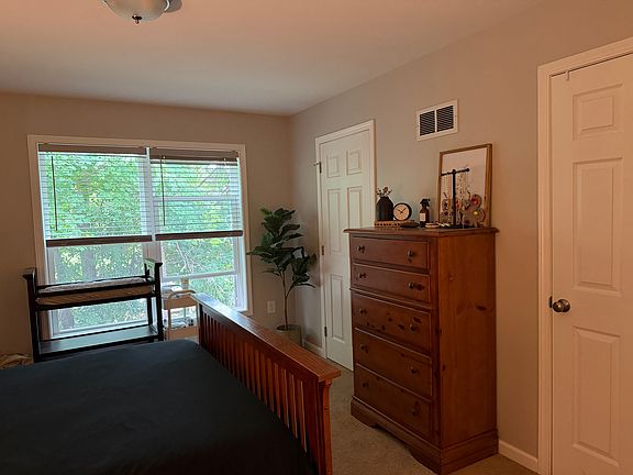 5th image of 814 Banker Rd