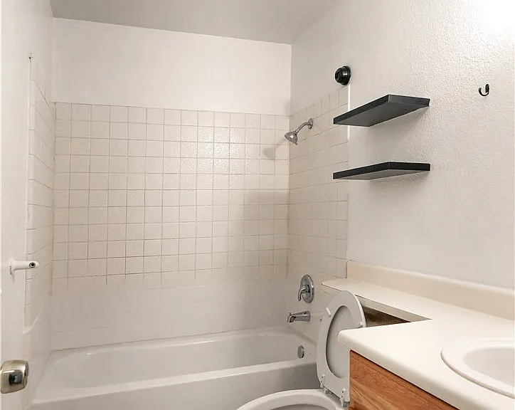 510 Elm Dr #106 — Photo 15