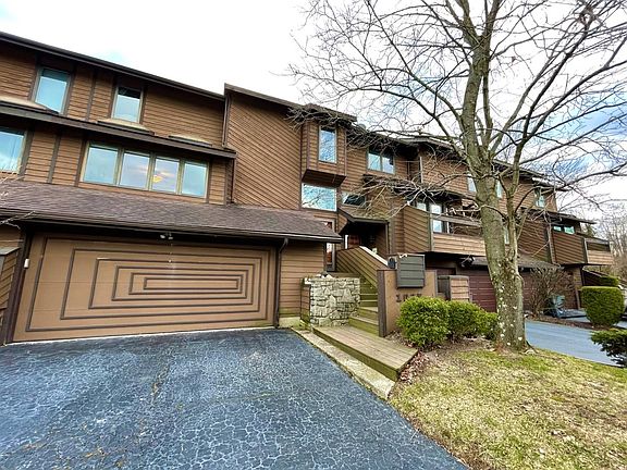 3rd image of 1035 Golfview Dr