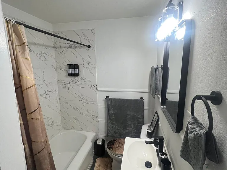 3303 Hollywood Ave — Photo 11