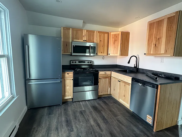 522 W 4th St #2 — Photo 3