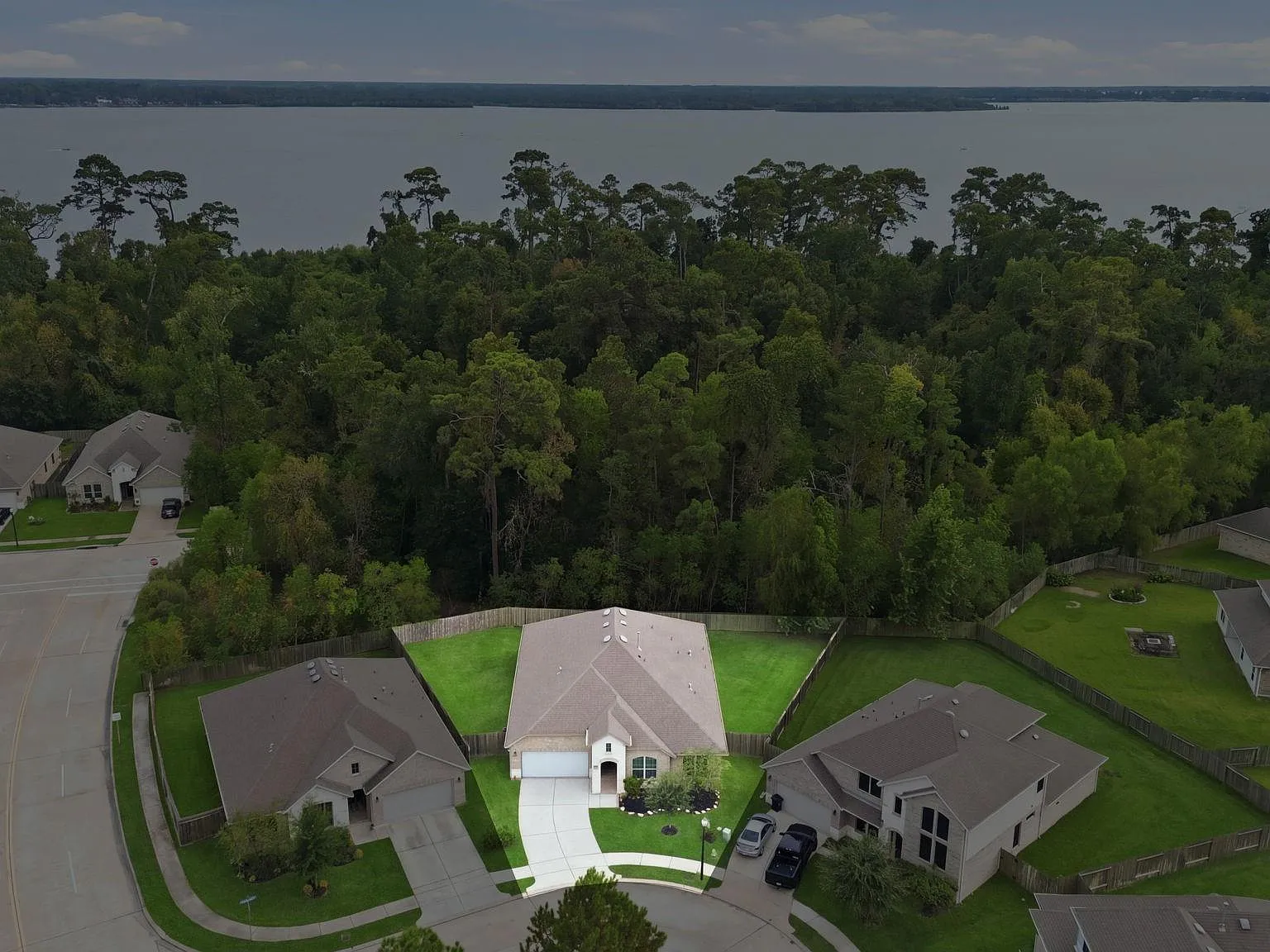 4 bed, 2.0 bath, 2590 sqft, $3,050 — Photo 4