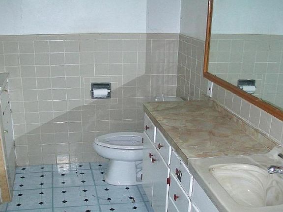 2nd image of 211 Club Dr
