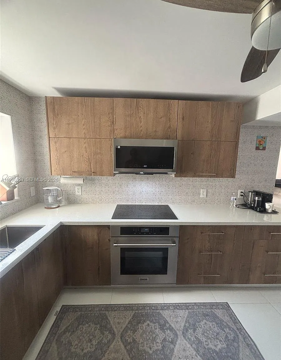 Prince George Arms Condo — Photo 3