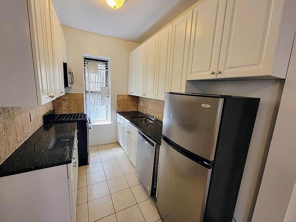 3rd image of 159 2nd Ave APT 4