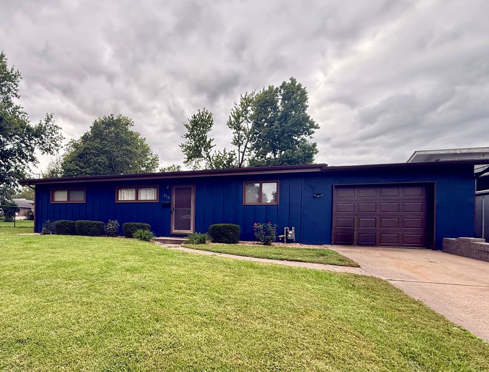 818 S Lane St - Property Image