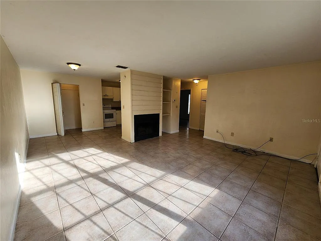 2 bed, 1.0 bath, 837 sqft, $975 — Photo 3