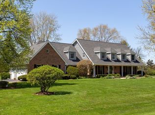 28 Clover Ln, Deer Park, IL 60010