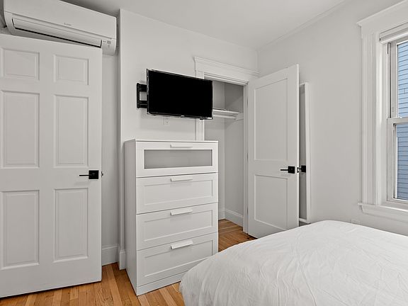 3rd image of 19 Downer Ave #4