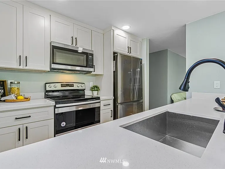 13801 Old Redmond Rd #D208 — Photo 3