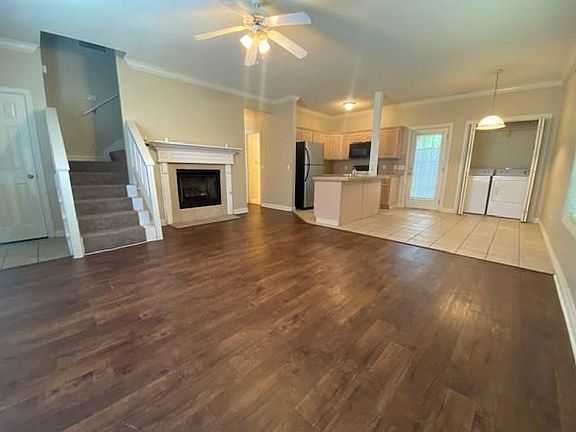 3rd image of 232 N Olive Ave