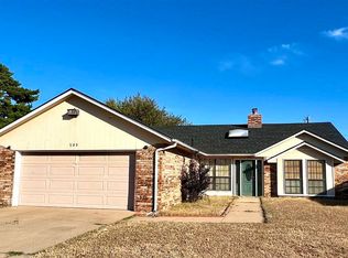 509 Greenbriar Rd, Ponca City, OK 74601