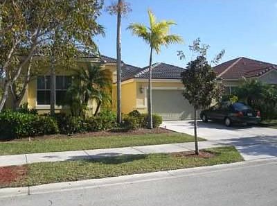 1st image of 623 Nandina Dr