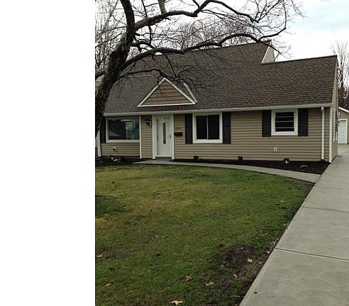 3rd image of 25551 Chatworth Dr