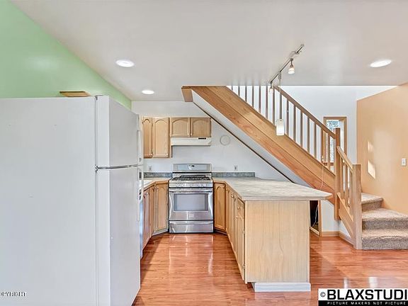 4th image of 2385 Dome View Ave