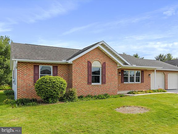 3rd image of 83 Parkwood Dr