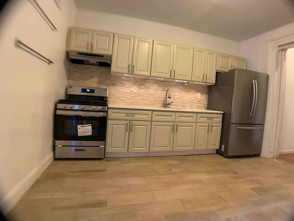 1st image of 146 Macon St APT 4
