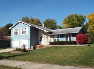 209 Freeport Dr, Bloomingdale, IL 60108
