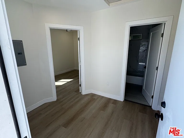 241 N Park View St — Photo 3